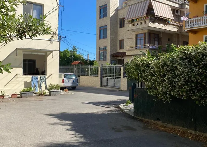 Vila Mehmetaj בית הארחה 3*